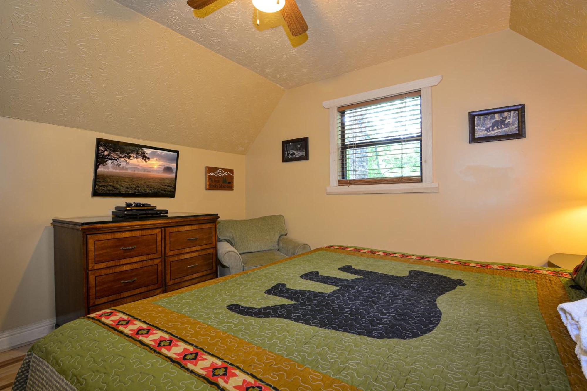 Bear Footin' On The Creek Villa Gatlinburg Room photo