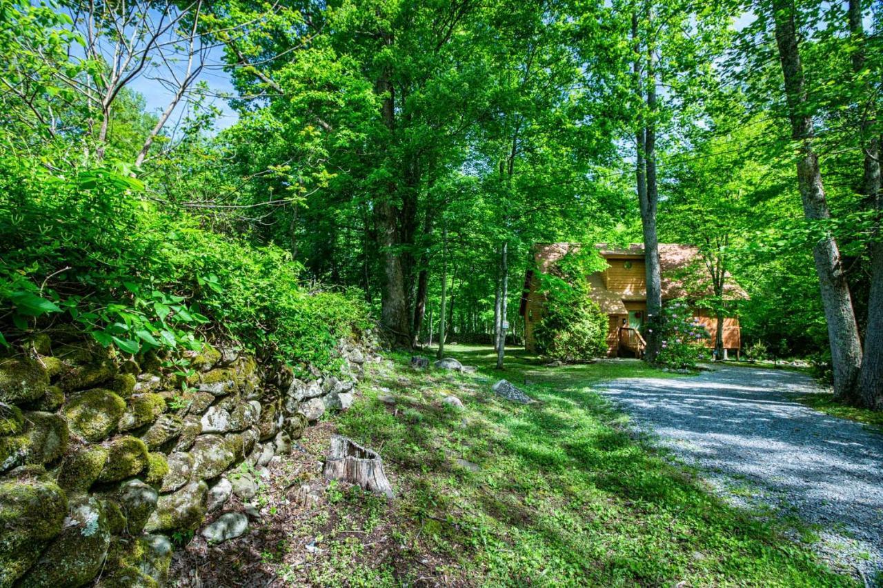Bear Footin' On The Creek Villa Gatlinburg Exterior photo